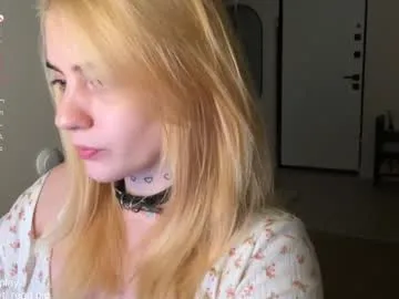 kira21_13 – webcam model profile photo Image 8