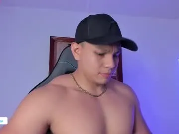 little_sweet_18 – webcam model profile photo Image 12