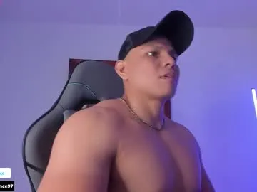 little_sweet_18 – webcam model profile photo Image 3