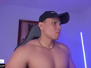 little_sweet_18 – webcam model profile photo Image 7