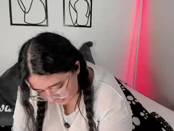 bisexualmilf – webcam model profile photo Image 17