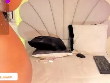 schoolgirl19 chat room preview Image 10