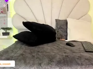 schoolgirl19 chat room preview Image 11