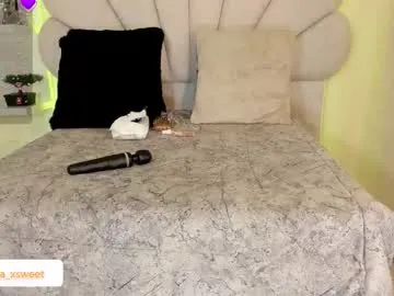 schoolgirl19 chat room preview Image 16