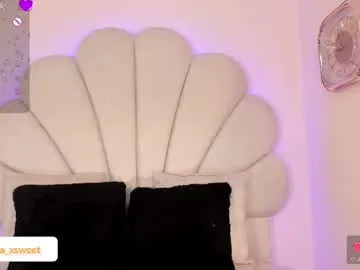 schoolgirl19 chat room preview Image 2