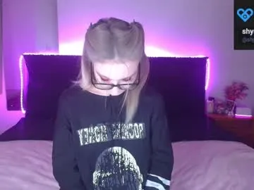 nimfeya – webcam model profile photo Image 9