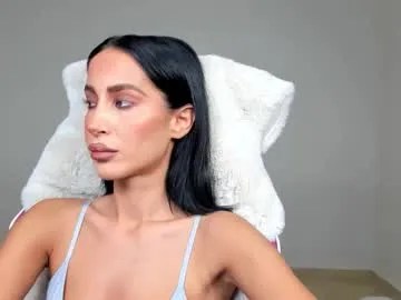 evelune – webcam model profile photo Image 10