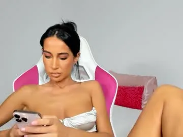 evelune – webcam model profile photo Image 5