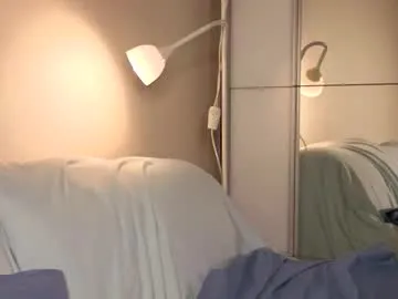 Ecnoyeb – webcam model profile photo Image 12