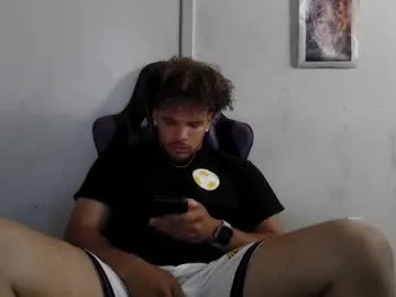 DomManlyGuy – webcam model profile photo Image 9