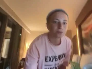 zui_lu – webcam model profile photo Image 10