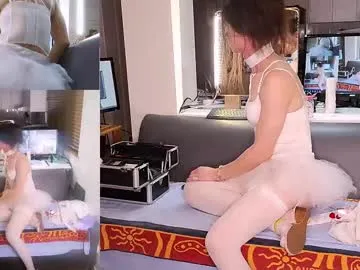 EmmaDeLaVega – webcam model profile photo Image 8