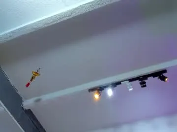 roouse – webcam model profile photo Image 6