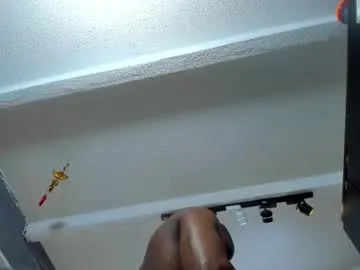 roouse – webcam model profile photo Image 9