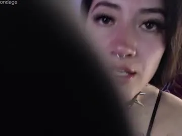 oletaguinyard – webcam model profile photo Image 8