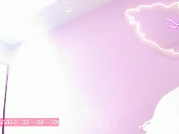 bisexualmilf – webcam model profile photo Image 12