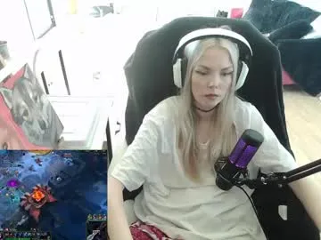 tinykylie – webcam model profile photo