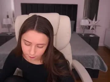 roouse – webcam model profile photo Image 5