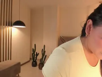 ommnia – webcam model profile photo Image 12