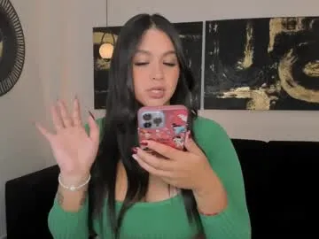 ommnia – webcam model profile photo Image 16