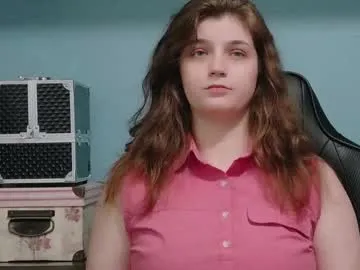 evelynloveshy – webcam model profile photo Image 2