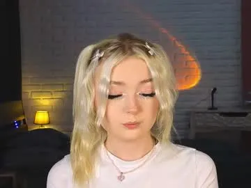 roouse – webcam model profile photo Image 13