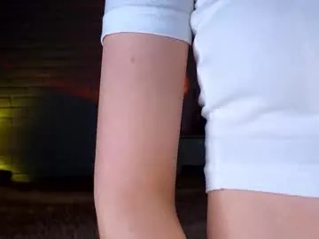 roouse – webcam model profile photo Image 18