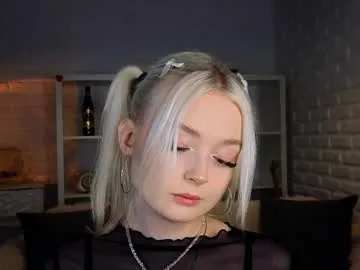 roouse – webcam model profile photo Image 9