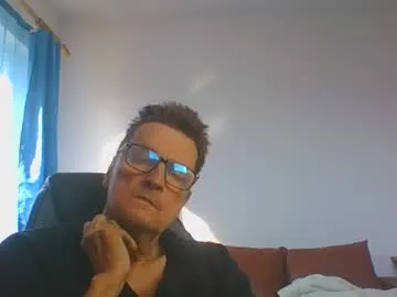 lioncluess – webcam model profile photo Image 6