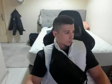 Benjamin_show – webcam model profile photo Image 15