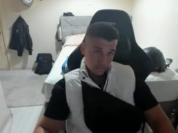 Benjamin_show – webcam model profile photo Image 17