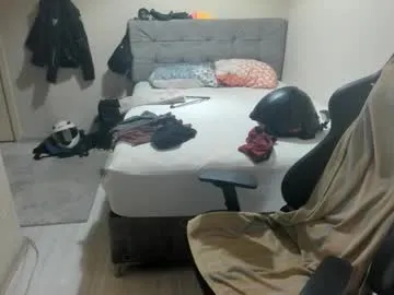 Benjamin_show – webcam model profile photo Image 4