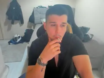 Benjamin_show – webcam model profile photo Image 6