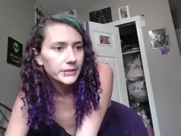 RaelynnWhitee – webcam model profile photo Image 13