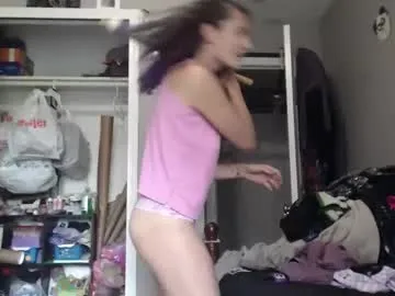 RaelynnWhitee – webcam model profile photo Image 16