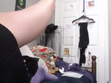 RaelynnWhitee – webcam model profile photo Image 2