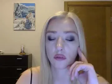 IORio2 – webcam model profile photo Image 14