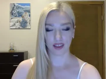 IORio2 – webcam model profile photo Image 3