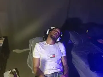 YU-KI00 – webcam model profile photo Image 5