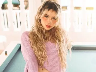 AlinaLeeT's Thumb Image