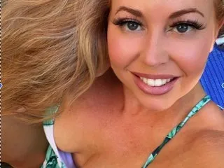 skinny_candy18 – webcam model profile photo Image 2