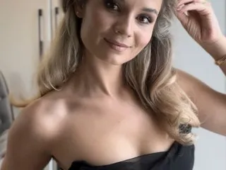 Zeefy – webcam model profile photo Image 5