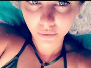 Milf_Sutton chat room preview