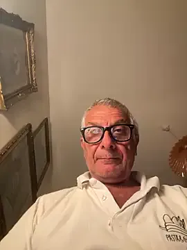 bisexualmilf – webcam model profile photo Image 13