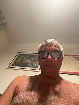 bisexualmilf – webcam model profile photo Image 18