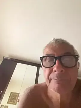 bisexualmilf – webcam model profile photo Image 19