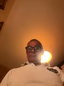 bisexualmilf – webcam model profile photo Image 3