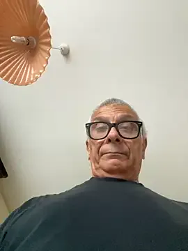 bisexualmilf – webcam model profile photo Image 5