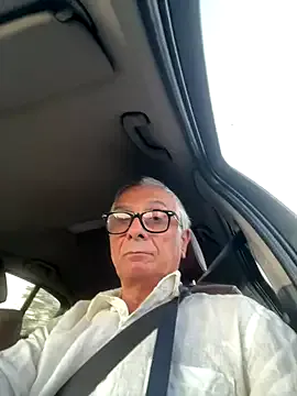 bisexualmilf – webcam model profile photo Image 6