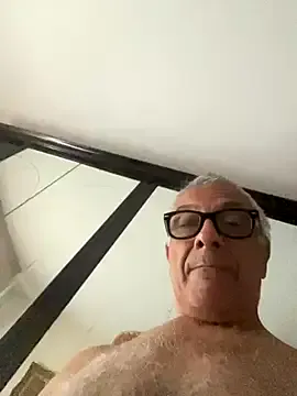 bisexualmilf – webcam model profile photo Image 7